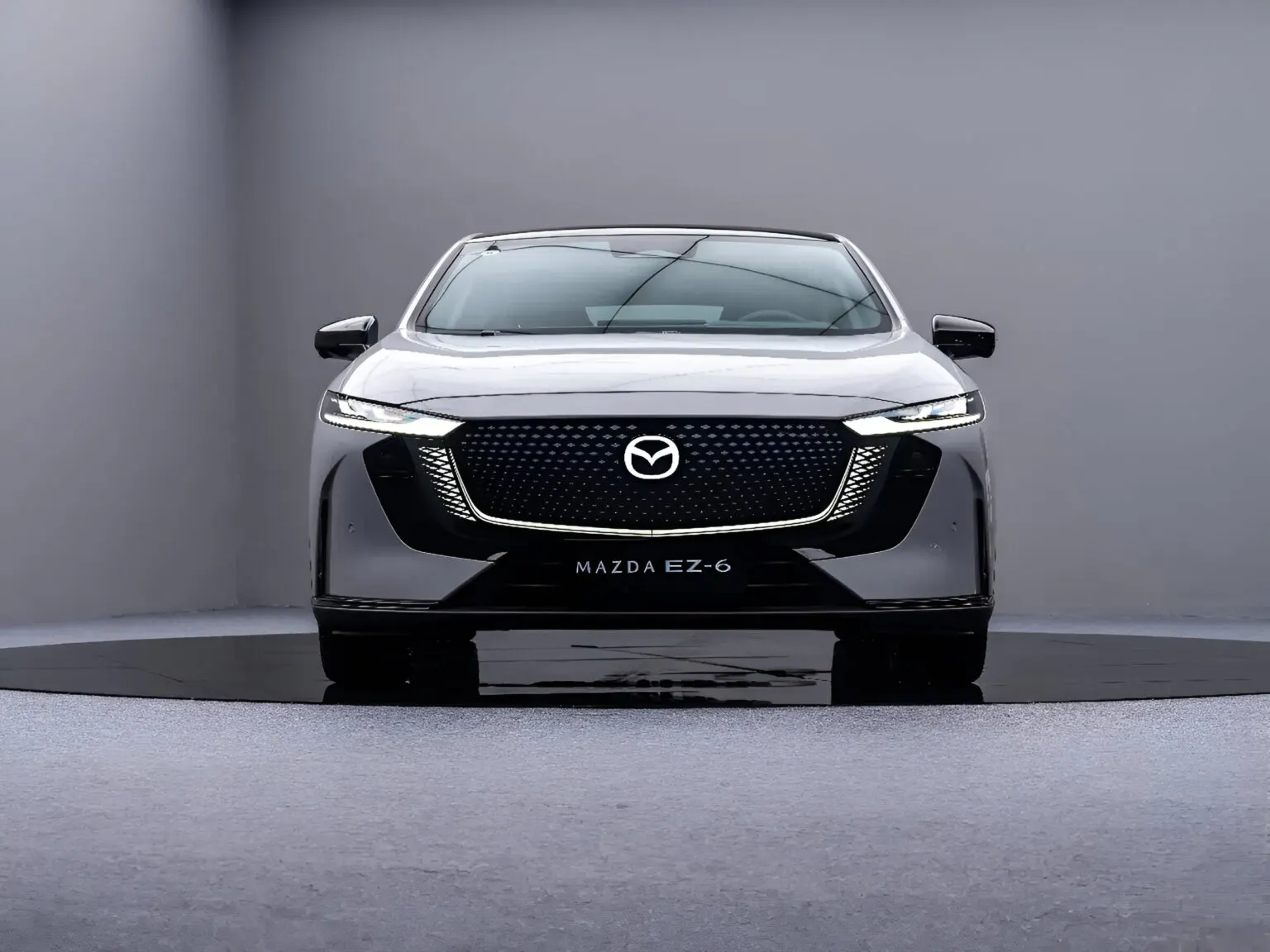 Mazda показала електрифікований седан EZ-6 у версії Sport Edition
