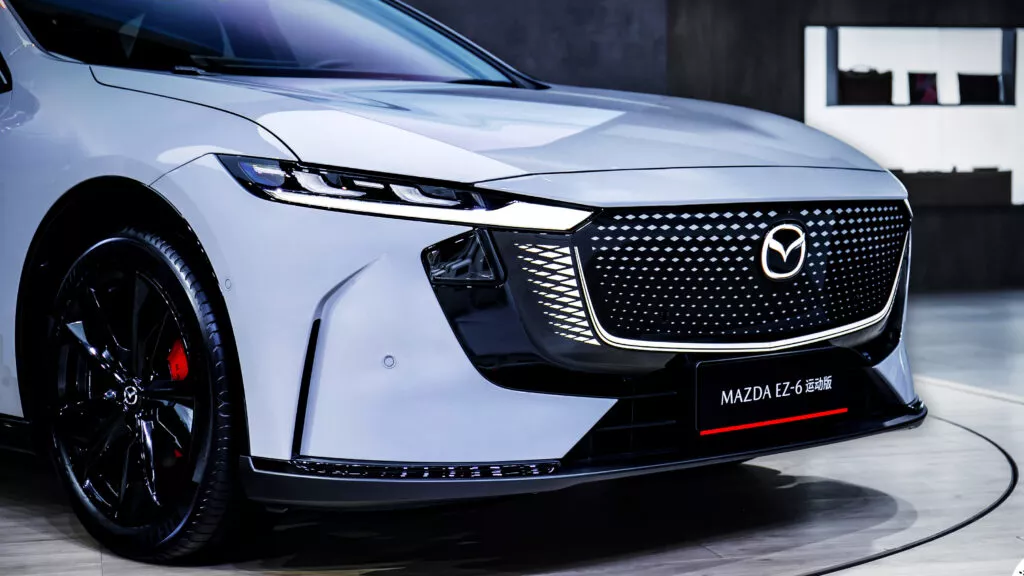 Mazda випустила «спортивну версію» електричного седана EZ-6