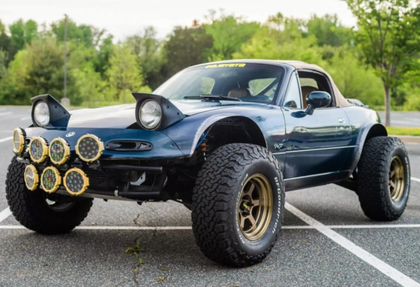 Адаптована для їзди Mazda MX-5