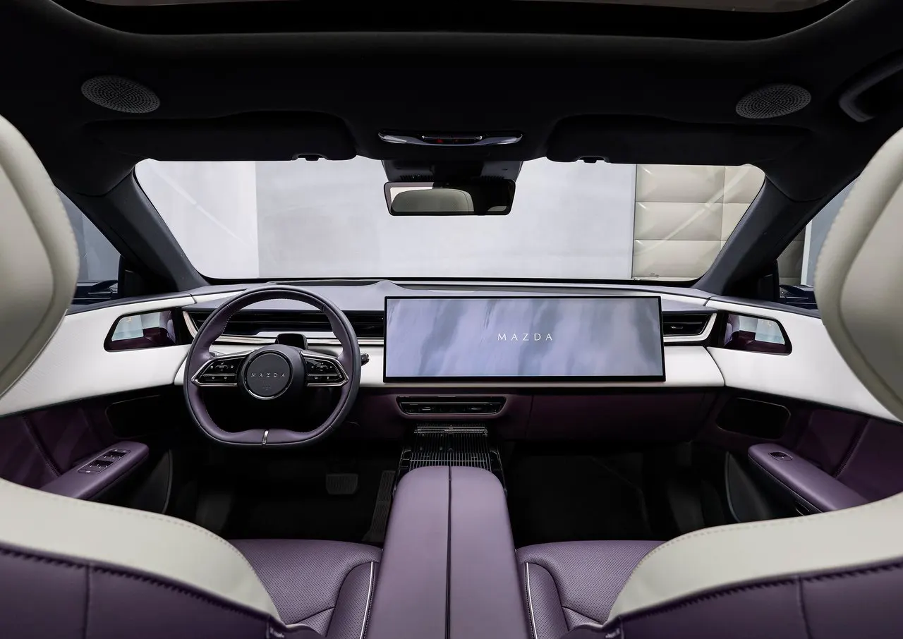 Mazda показала новий електричний кросовер CX-6e